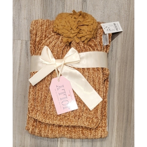 New York & Company Cable Chenille Infinity Scarf & Beanie Set in Gold - Picture 2 of 4
